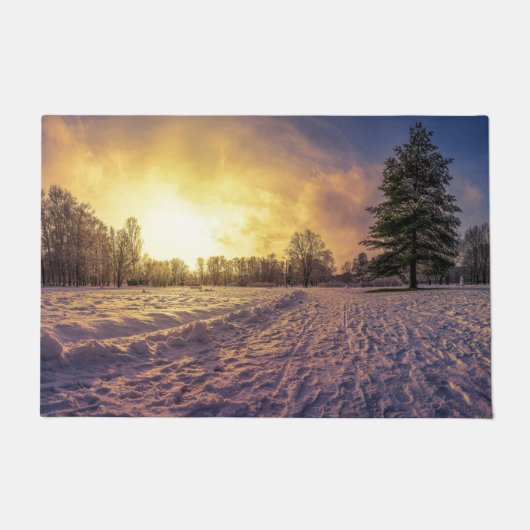 雪に覆われた冬季公園の夕日 ドアマット (正面)
