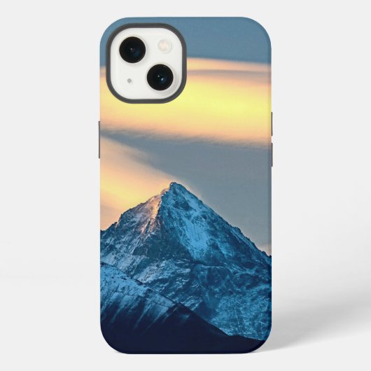 雪に覆われた山々の上の変わった雲 iPhoneケース (裏面)