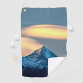 雪に覆われた山々の上の独特な雲 ゴルフタオル (インサイチュ)
