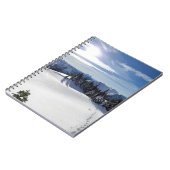 雪に覆われた山と常緑樹 ノートブック (左側)