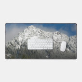 雪に覆われた山と森の風景 デスクマット (キーボード&マウス)