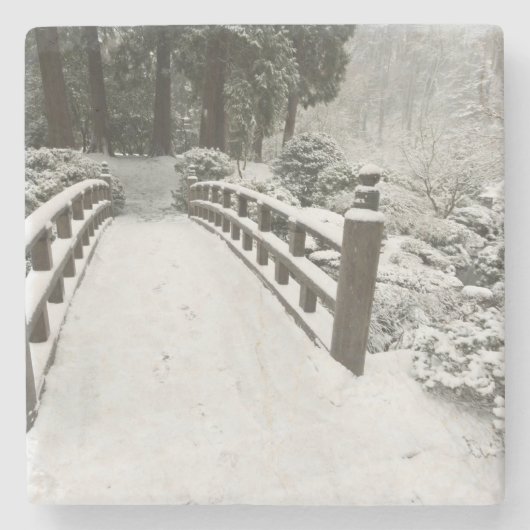 雪に覆われた月橋、日本庭園 ストーンコースター (正面)