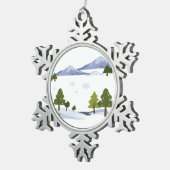 雪に覆われた木々の冬のワンダーランドの風景 スノーフレークピューターオーナメント (右)