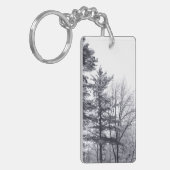 雪に覆われた木：垂直 キーホルダー (正面左)