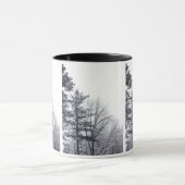 雪に覆われた木：垂直 マグカップ (中央)