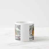 雪に覆われた松の木に生えた北（鳥）ショウジョウコウカンチョウの女神 エスプレッソカップ (正面)