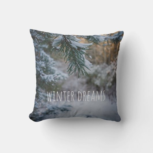 雪に覆われた松 クッション (正面)
