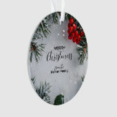 雪に覆われた松、ホリーベリー、写真なし オーナメント (正面)
