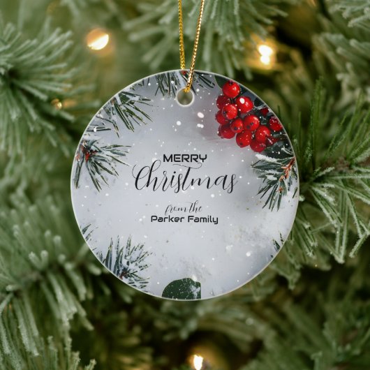 雪に覆われた松、ホリーベリー、写真なし セラミックオーナメント (ツリー)