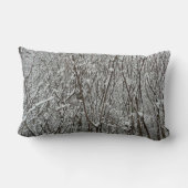 雪に覆われた枝冬の抽象芸術 ランバークッション (裏面)