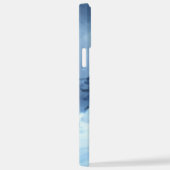 雪に覆われた森で冬のキャンプをする iPhoneケース (右側面)