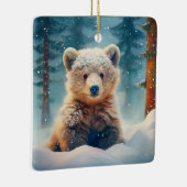 雪に覆われた森のかわいいクマの子 セラミックオーナメント (右)