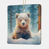 雪に覆われた森のかわいいクマの子 セラミックオーナメント (左)