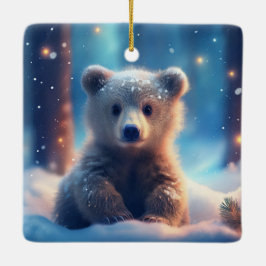 雪に覆われた森のかわいいクマの子 セラミックオーナメント