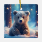雪に覆われた森のかわいいクマの子 セラミックオーナメント (正面)