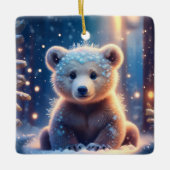 雪に覆われた森のかわいいクマの子 セラミックオーナメント (正面)
