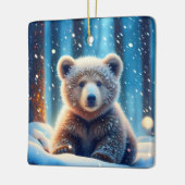 雪に覆われた森のかわいい子熊 セラミックオーナメント (左)