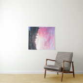 雪に覆われた森の上の幻想的な鮮やかなピンクの夕日 タペストリー (インサイチュ(横))