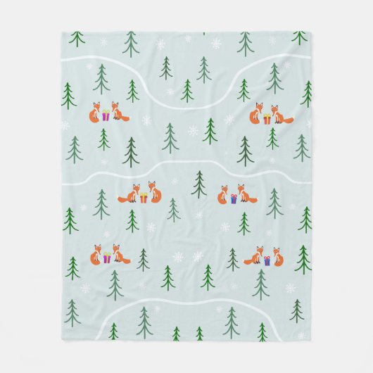 雪に覆われた森の中でクリスマスの狐とプレゼント フリースブランケット (正面)