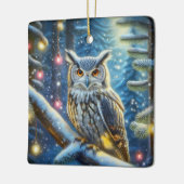 雪に覆われた森の中の角のフクロウ セラミックオーナメント (左)