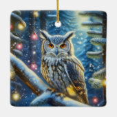 雪に覆われた森の中の角のフクロウ セラミックオーナメント (裏面)