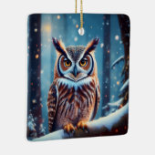 雪に覆われた森の中の角のフクロウ セラミックオーナメント (右)