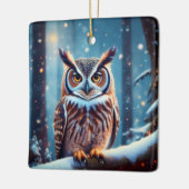 雪に覆われた森の中の角のフクロウ セラミックオーナメント (左)