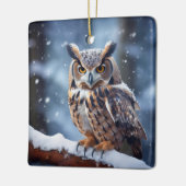 雪に覆われた森の中の角のフクロウ セラミックオーナメント (左)