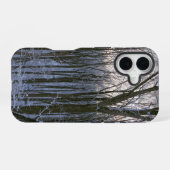 雪に覆われた森 iPhone 16ケース (裏面横)