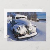 雪に覆われた農場のピックアップトラック シーズンポストカード (正面/裏面)