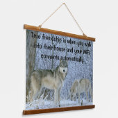 雪に覆われた野の狼 吊り下げ型タペストリー (傾斜あり)