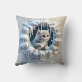 雪に覆われた隠れ家でかわいい猫 クッション (裏面)
