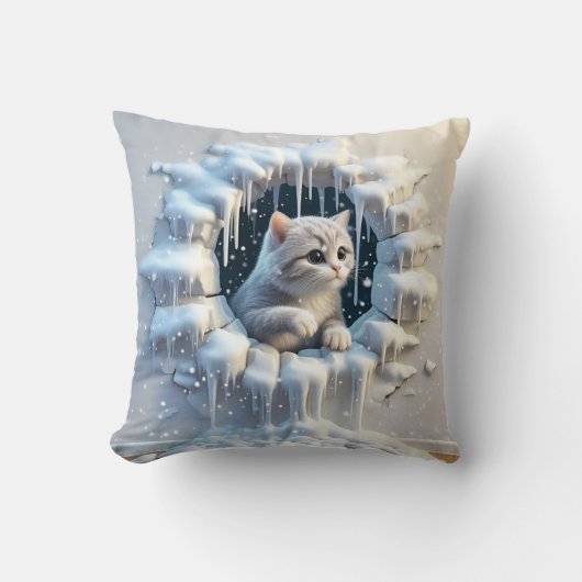 雪に覆われた隠れ家でかわいい猫 クッション (正面)