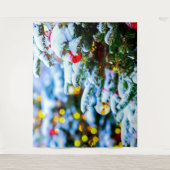 雪に覆われた飾クリスマスの木のアウトドア タペストリー (正面)