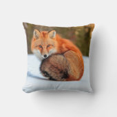 雪に赤いキツネ |ユーコン クッション (正面)