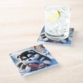 雪に遊覆われた冬のブーツを持つ子犬 ガラスコースター (アングル)