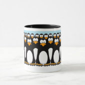 雪のおもしろいな漫画のペンギンの群集 マグカップ (中央)