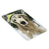 雪のかわいい帽子をかぶったゴールデンレトリバー犬 マグネット (右側)