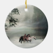 雪のかわいらし中で馬の本当の群れオーナメント セラミックオーナメント (裏面)