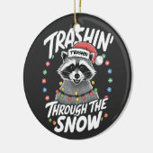 雪のアライグマのクリスマスおもしろいを通過する セラミックオーナメント (左)