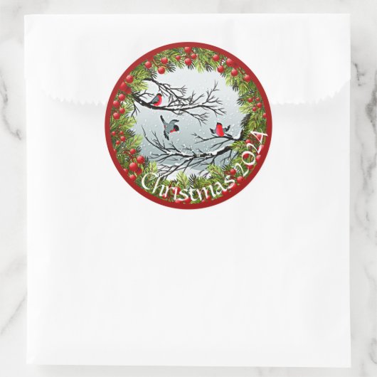 雪のカスタム中の鳥の松の針赤い果実 ラウンドシール (バッグ)