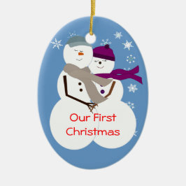 雪のカップル私達の初めてのクリスマス セラミックオーナメント