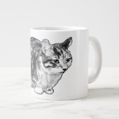 雪のキスを受けたドットが可愛いファイアサイドのトラ猫 ジャンボコーヒーマグカップ (正面右)
