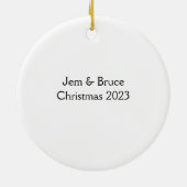 雪のキスカップルのクリスマス セラミックオーナメント (裏面)