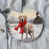 雪のクリスマスとラブラドール犬 缶バッジ (インサイチュ)