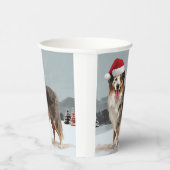 雪のクリスマスにオーストラリアの羊飼い犬 紙コップ (右)