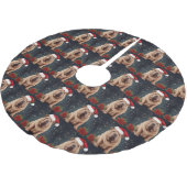 雪のクリスマスにシャールペイ犬 ブラッシュドポリエステルツリースカート (アングル)