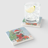 雪のクリスマスにシュナウザー犬 ストーンコースター (横)