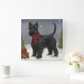 雪のクリスマスにスコットランドのテリア犬 スクエア壁時計 (ホーム)