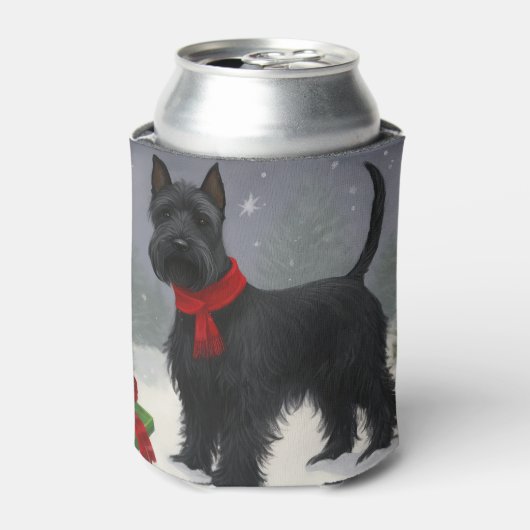 雪のクリスマスにスコットランドのテリア犬 缶クーラー (缶正面)